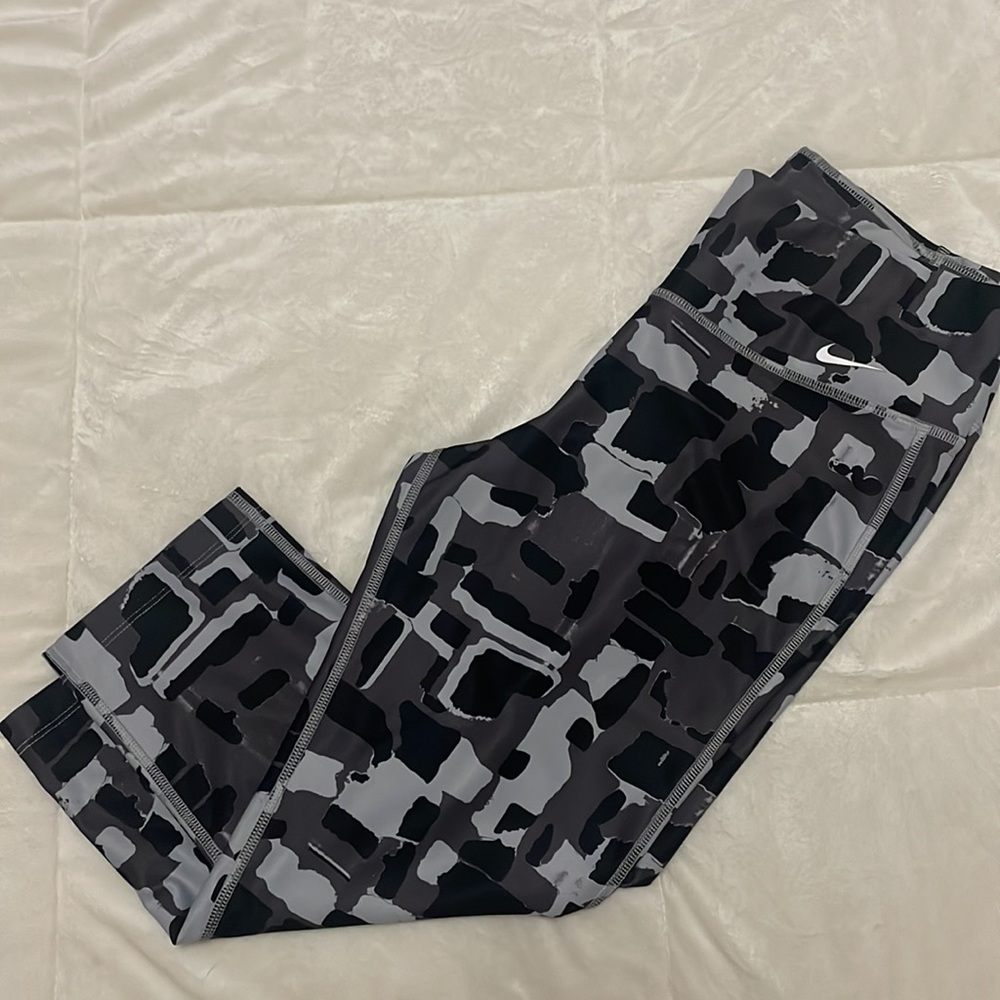 Nike Cropped Dri-fit Leggings
